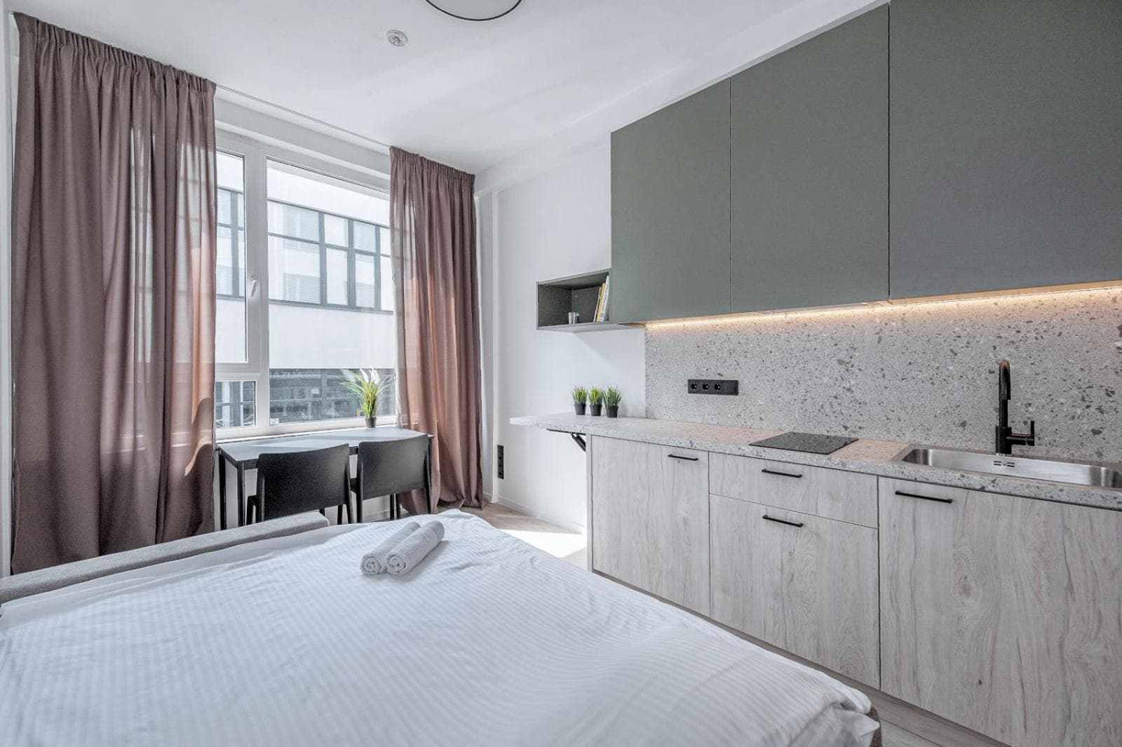 P-ONE APARTMENTS - Self Check-in, 