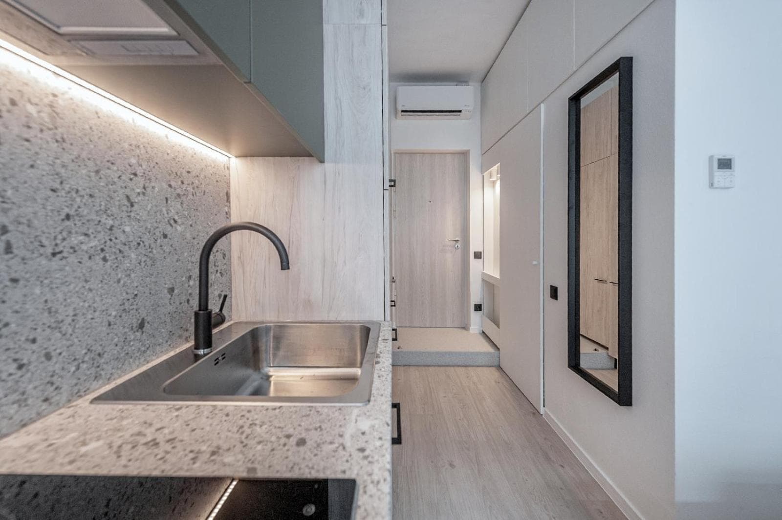 P-ONE APARTMENTS - Self Check-in, 