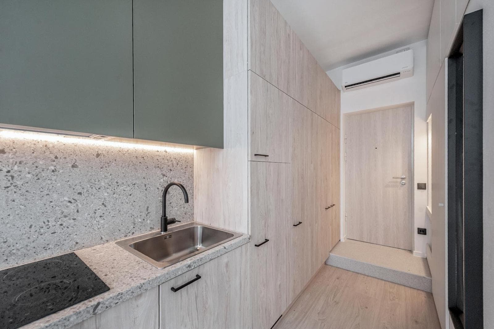 P-ONE APARTMENTS - Self Check-in, 