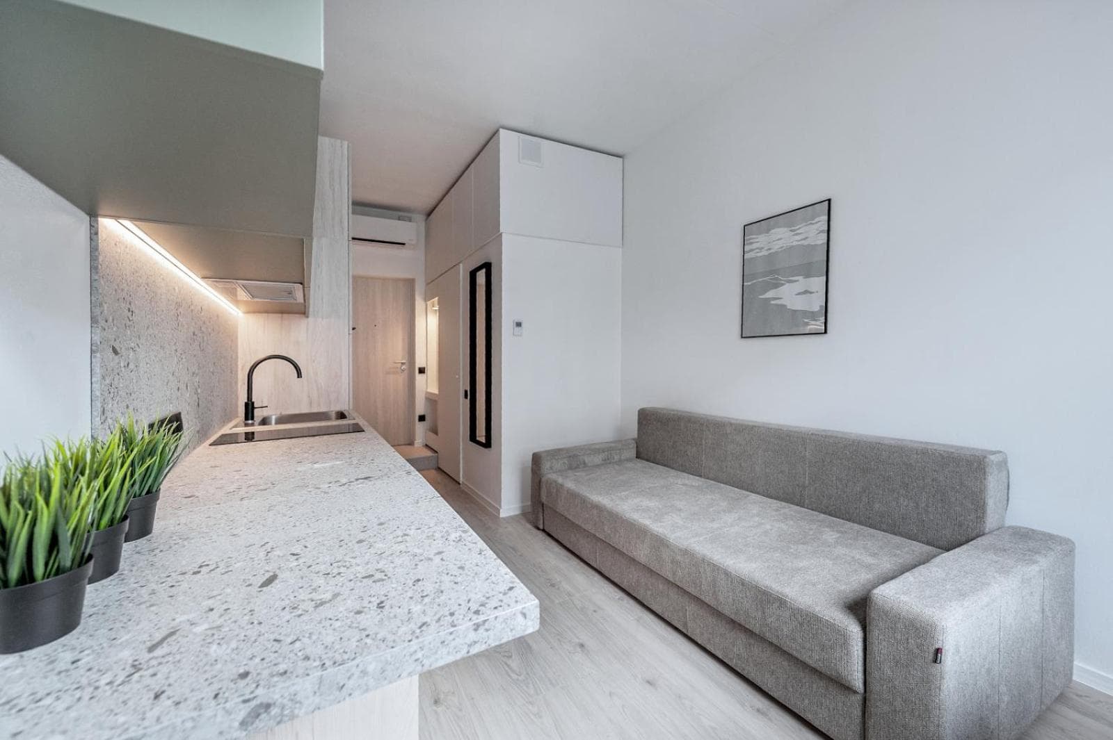 P-ONE APARTMENTS - Self Check-in, 