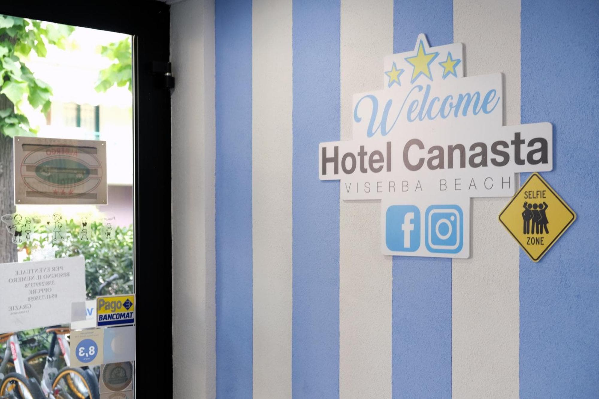 Hotel Canasta, 