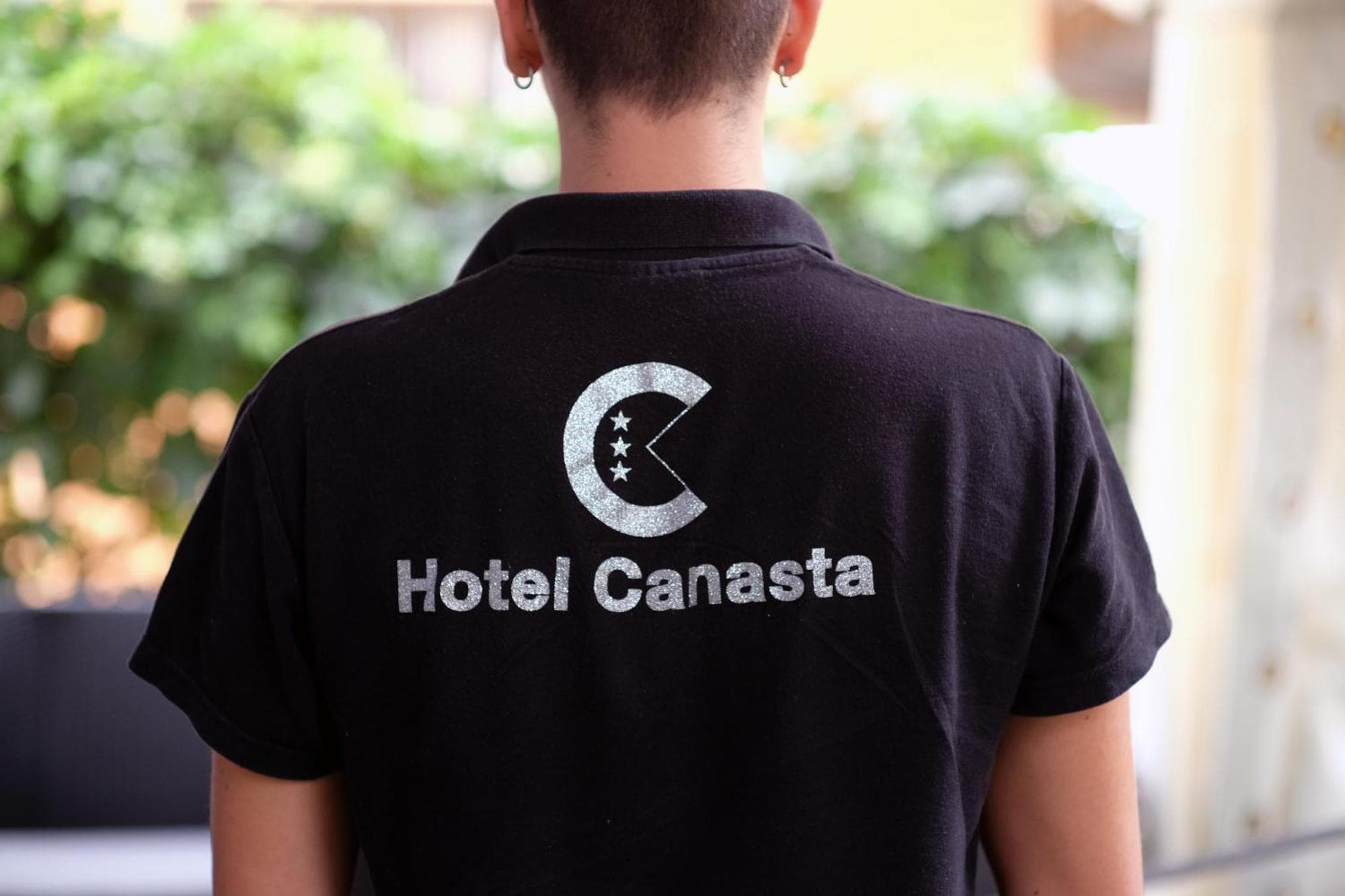 Hotel Canasta, 