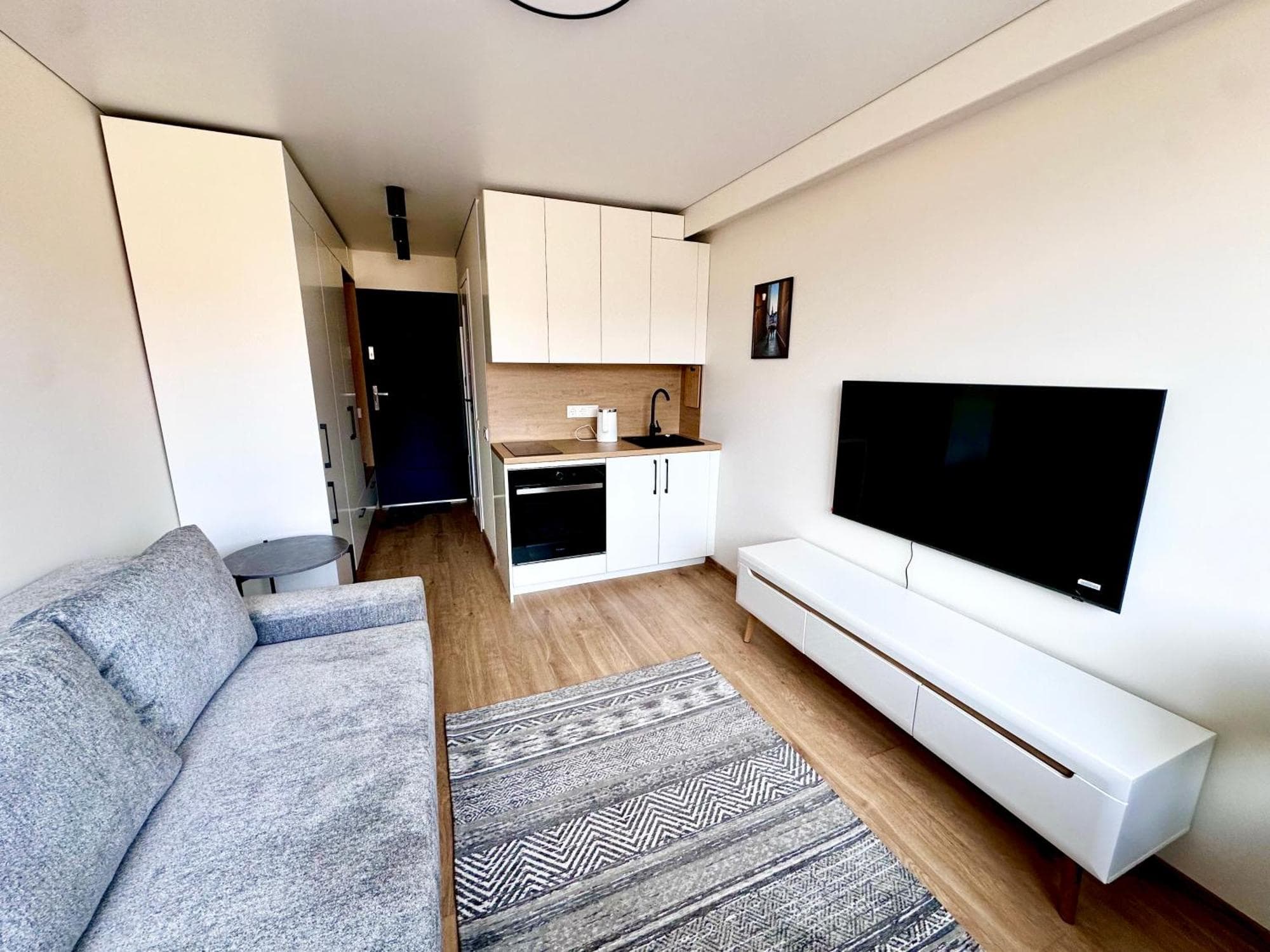 Brand new studio in the center, 