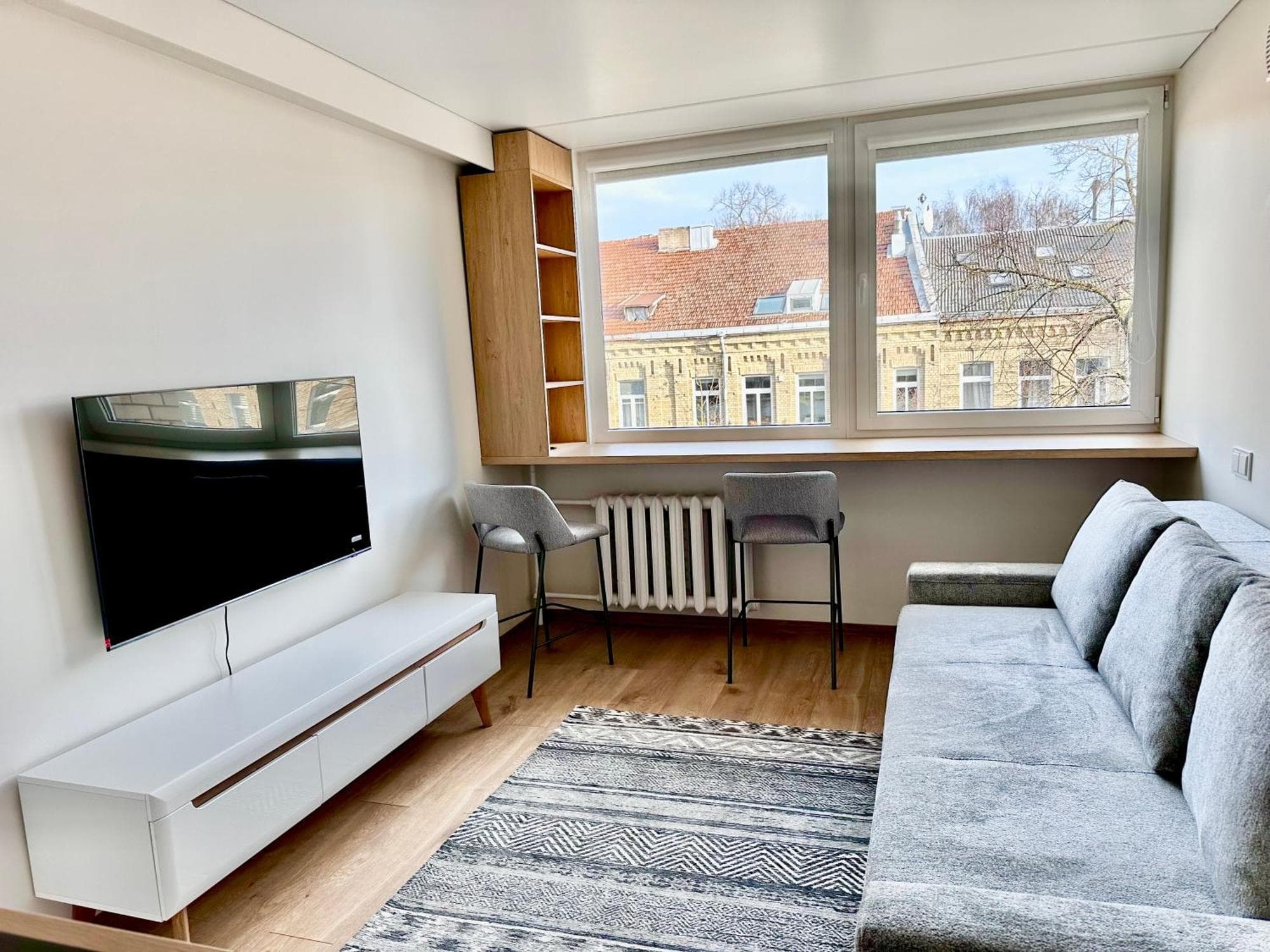 Brand new studio in the center, 