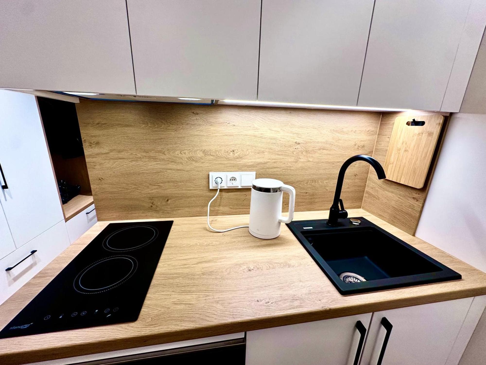 Brand new studio in the center, 