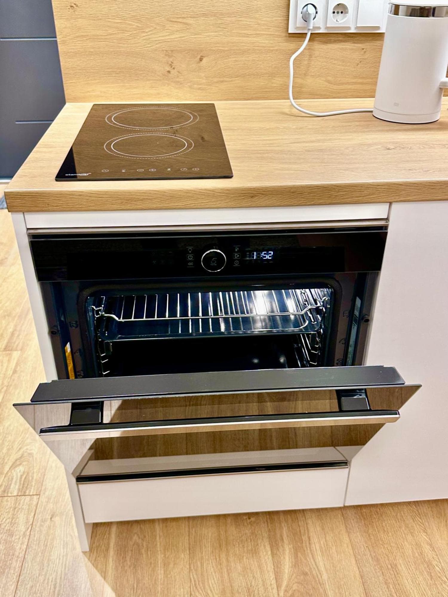 Brand new studio in the center, 