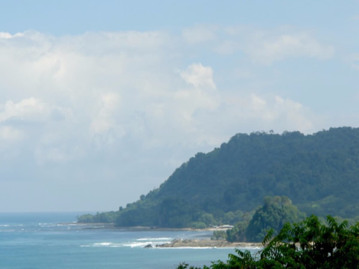 Beaches and Nature with Tambor