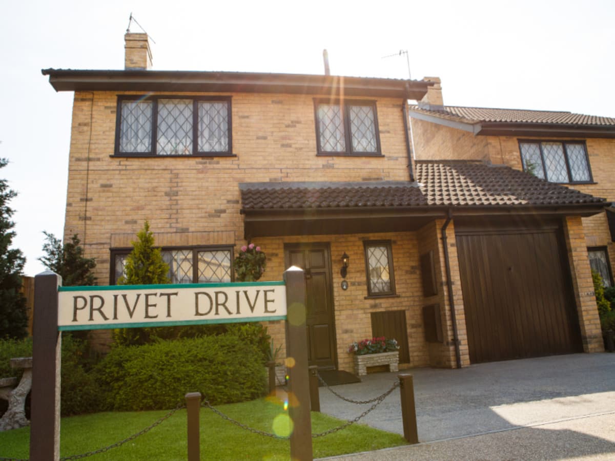 Harry Potter in a 3* Hotel: Big Magic on a Small Budget (ENHPILS2N)