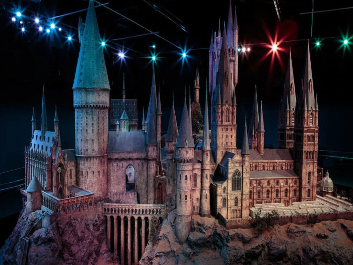 Harry Potter in a 3* Hotel: Big Magic on a Small Budget (ENHPILS2N)