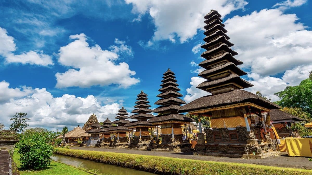 Bali Roundtrip - Deluxe (Guarantee Spanish Speaking Guide)