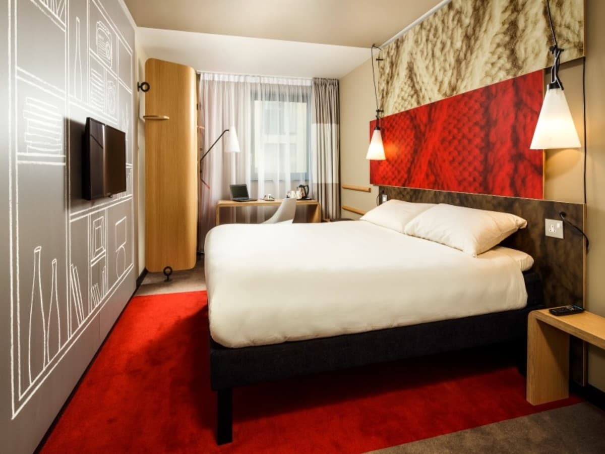 Harry Potter in a 3* Hotel: Big Magic on a Small Budget (ENHPILS2N)