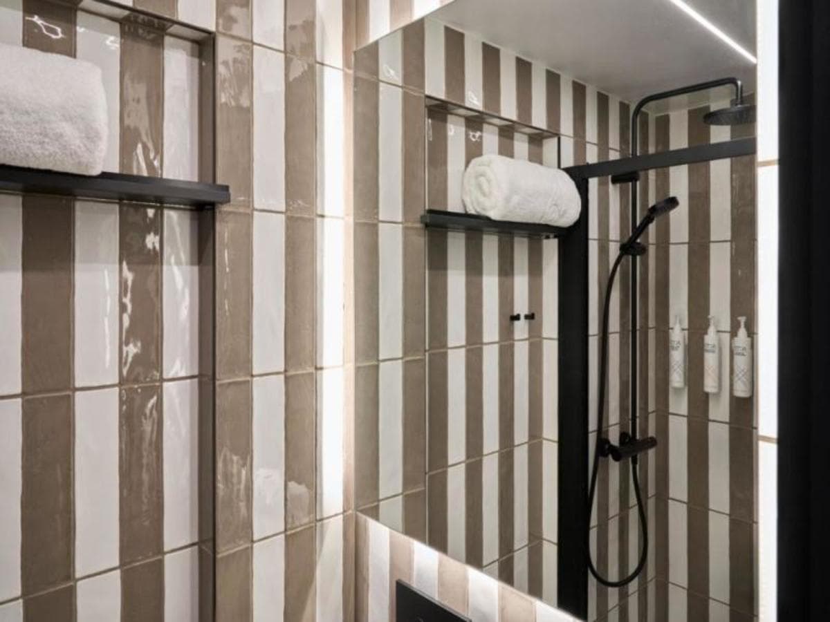 ABBA Break in London: 2 Nights with Dancefloor Experience Included (ENABFPF2N)