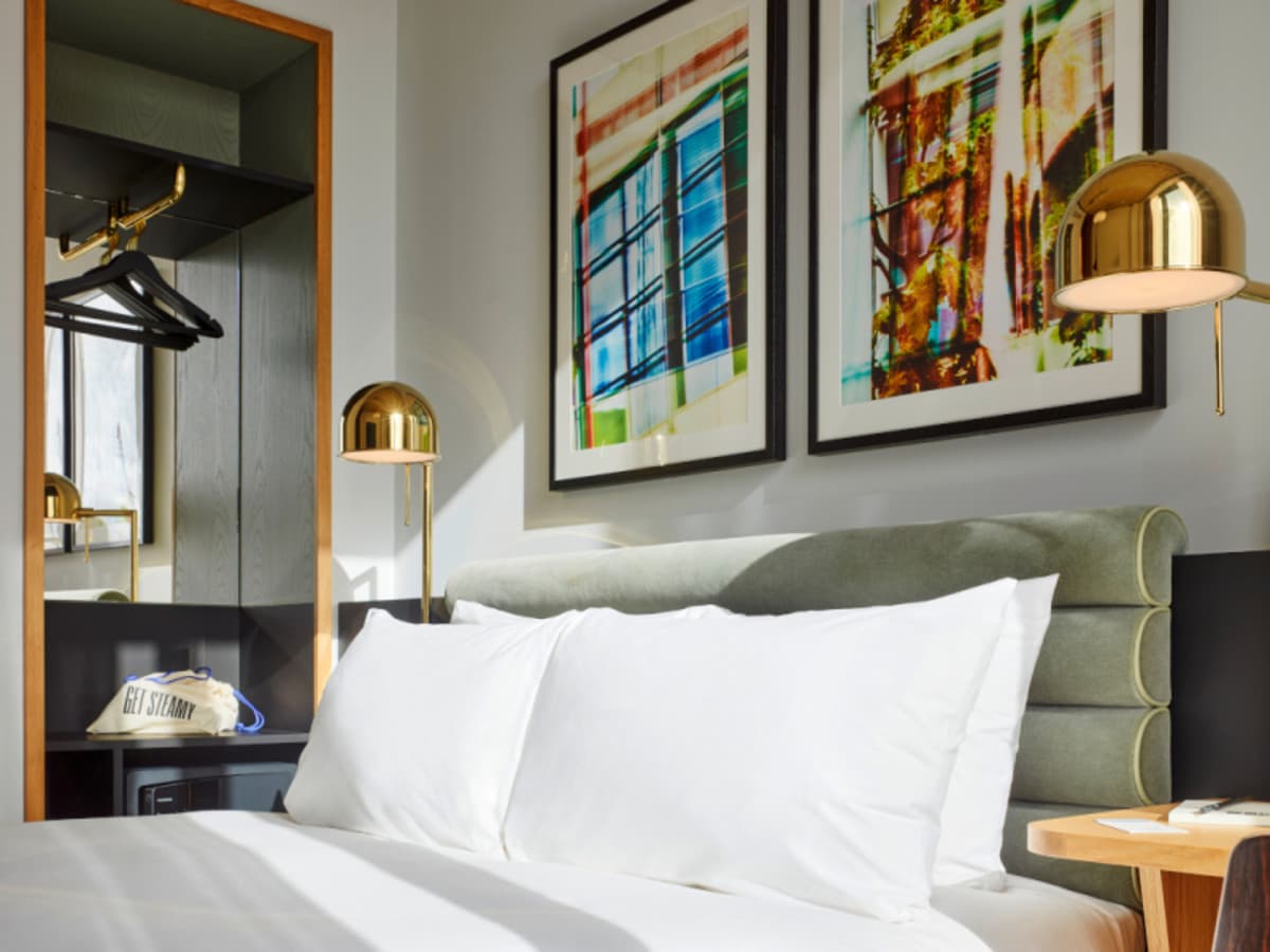 ABBA in London: 2-Night Stay at Tribe Canary Wharf with Dance Floor Concert (ENAVETCW2N)