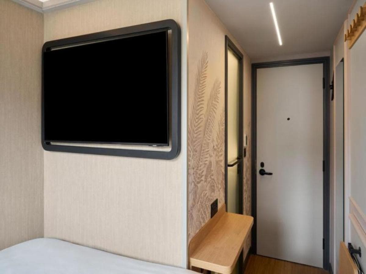 ABBA Break in London: 2 Nights with Dancefloor Experience Included (ENABFPF2N)