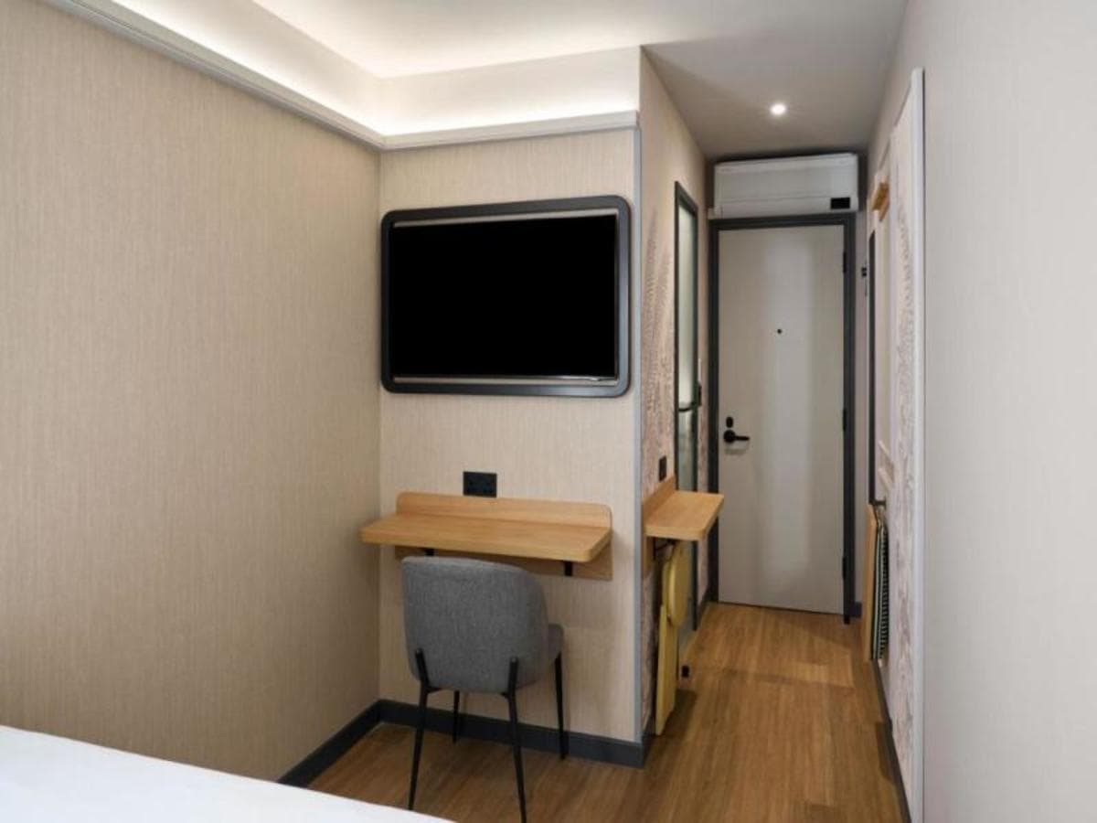 ABBA Break in London: 2 Nights with Dancefloor Experience Included (ENABFPF2N)