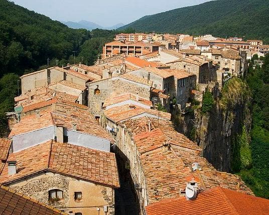 Castellfullit de la Roca, España