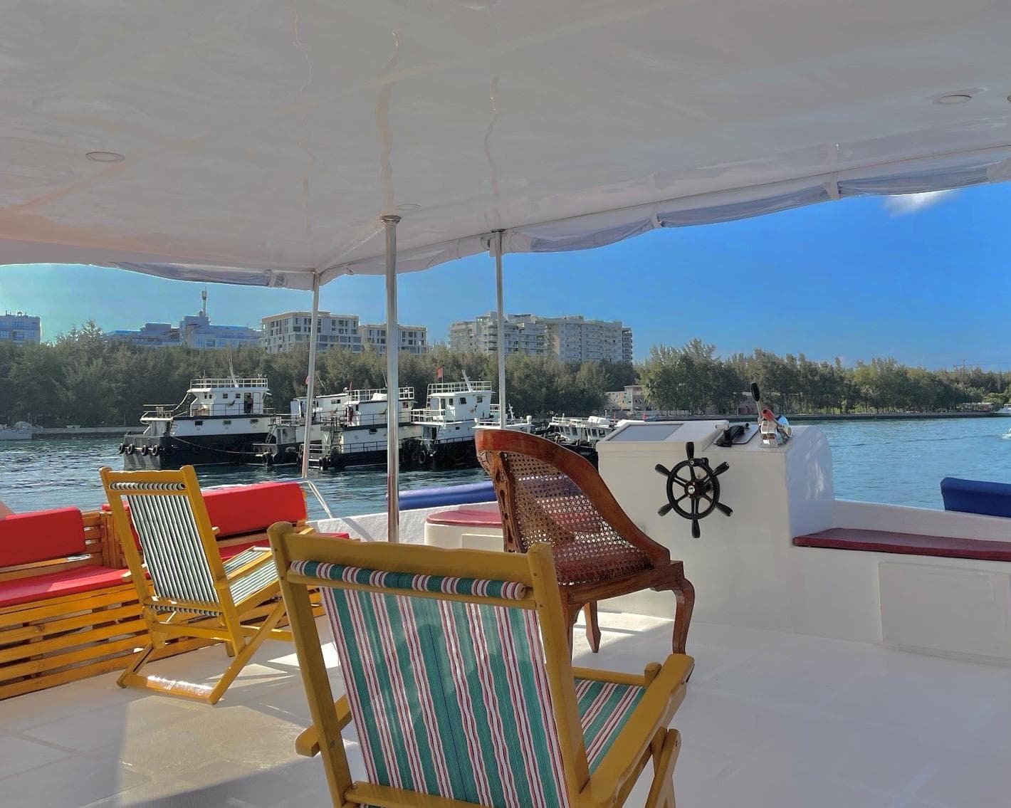 Schnorchelsafari und Inselhüpfen mit der MV Misraab