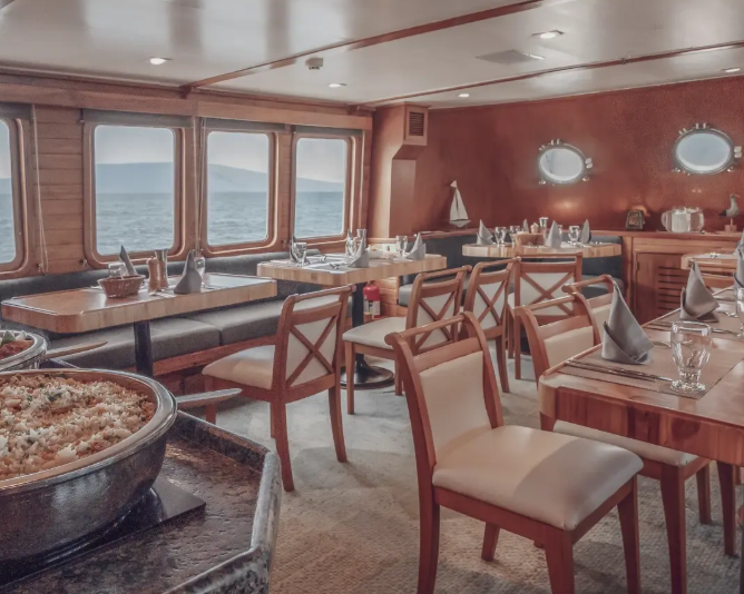 Crucero Coral I y II: Galápagos 5D 4N - Extranjeros