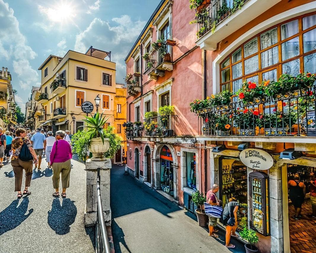 Sicilia: Un Viaggio tra Storia, Arte e Natura