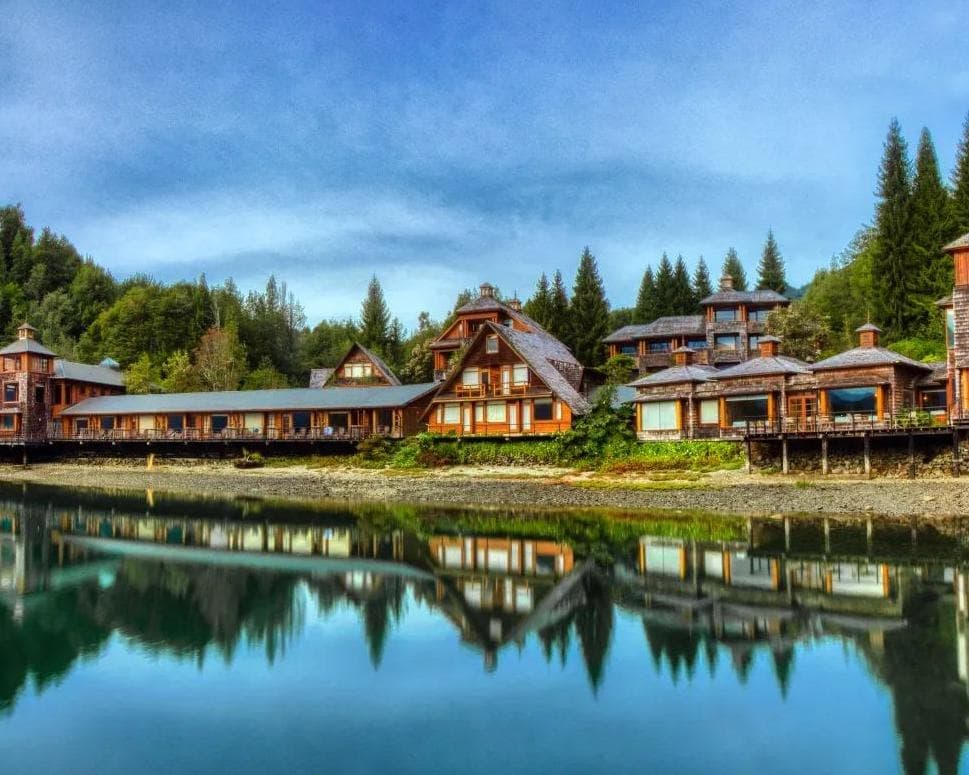 Black - Bloqueo Carretera Austral Norte 6 Noches Via SKY