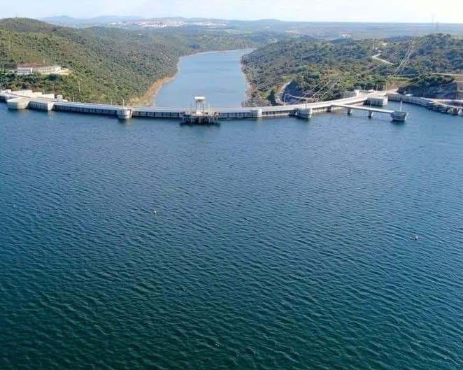 Passeio de barco, circular, temático e com guia.