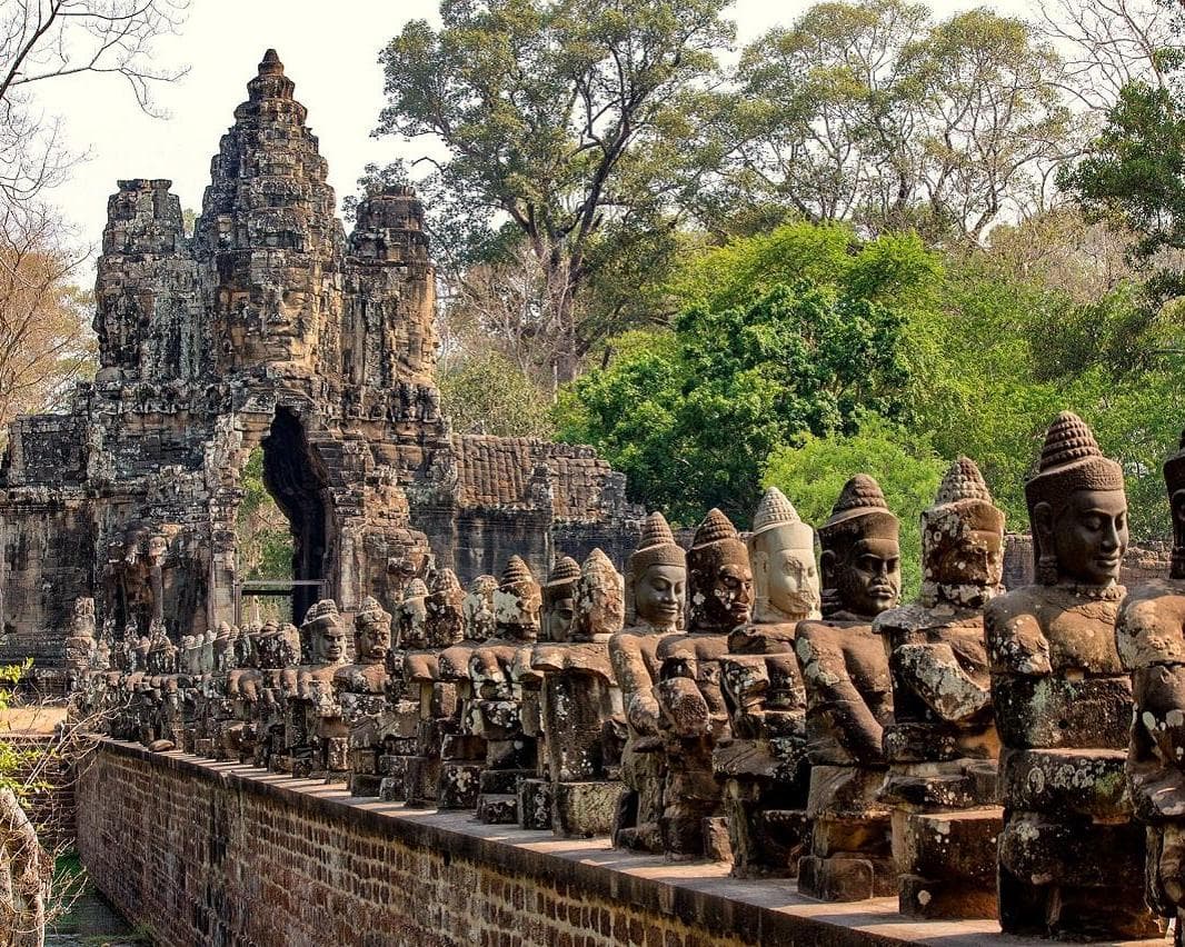 Private roundtrip "Cambodia Classic"