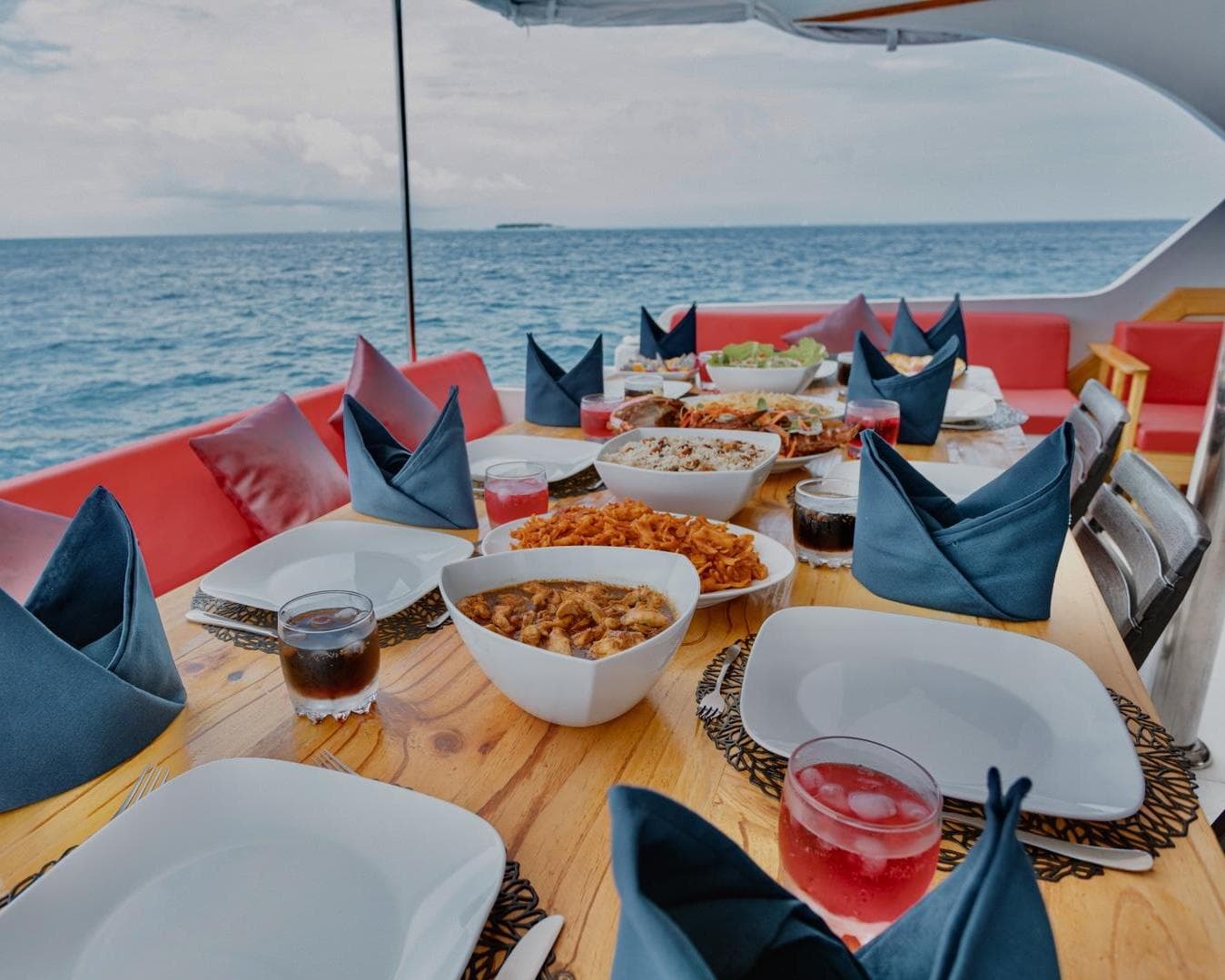 Schnorchelsafari und Inselhüpfen mit der MV Misraab