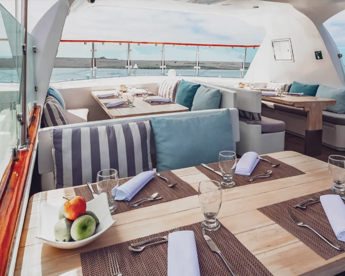 Crucero Coral I y II: Galápagos 5D 4N Latinos 