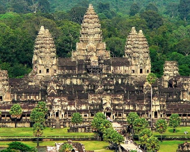 Private roundtrip "Cambodia Classic"