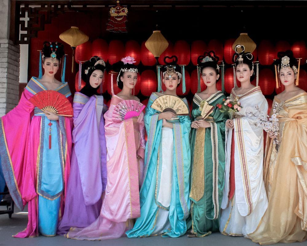 EXPLORE CINA Metropoli Moderne e Città d'Acqua