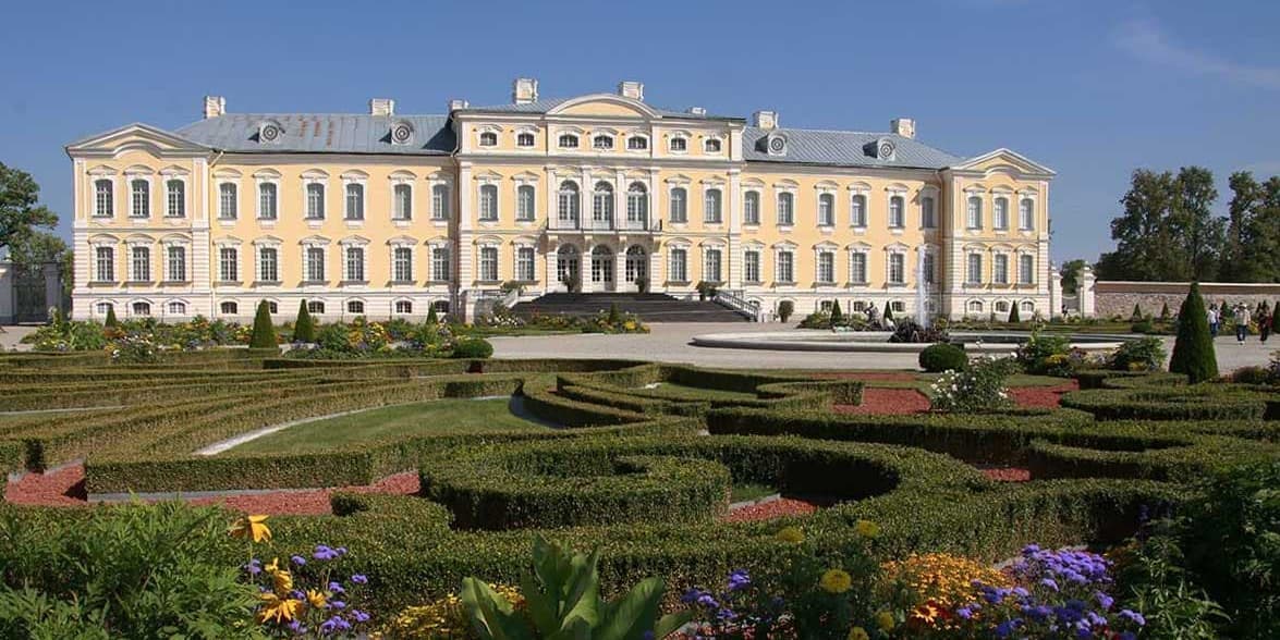 DÍA 14 – JUEVES, RIGA - COLINA DE LAS CRUCES – PALACIO DE RUNDALE - VILNA