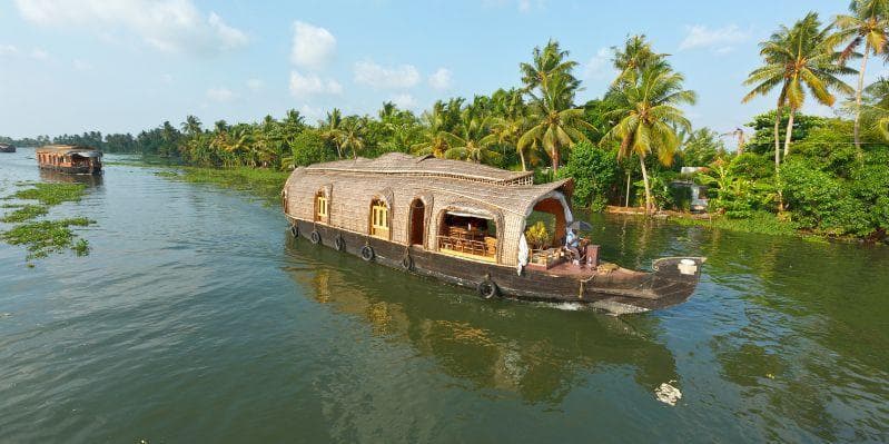 KOCHI - ALLEPPEY/KOTTAYAM - KUMARAKOM
