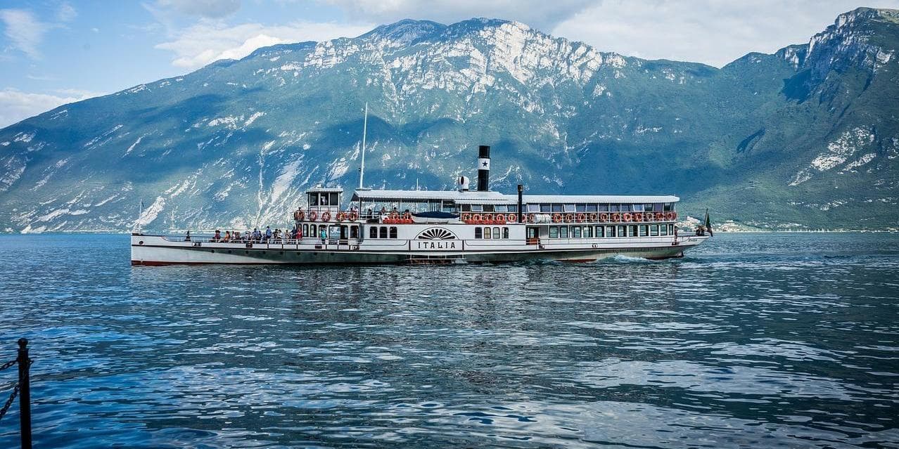Giorno 2  : Escursione privata a bordo di un motoscafo 