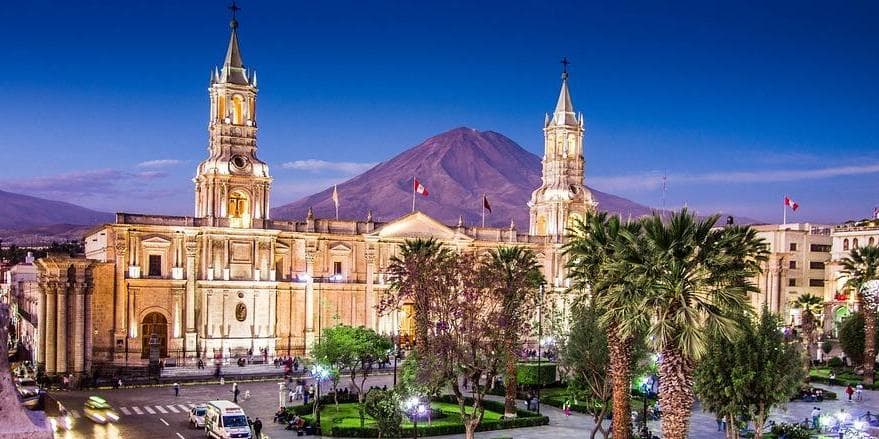 3° giorno:   Arequipa - Puno e il Lago Titicaca (durata trasferimento circa 6 ore)