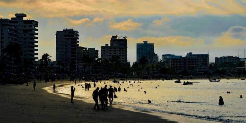 Día 1. GUAYAQUIL - SALINAS (2h)