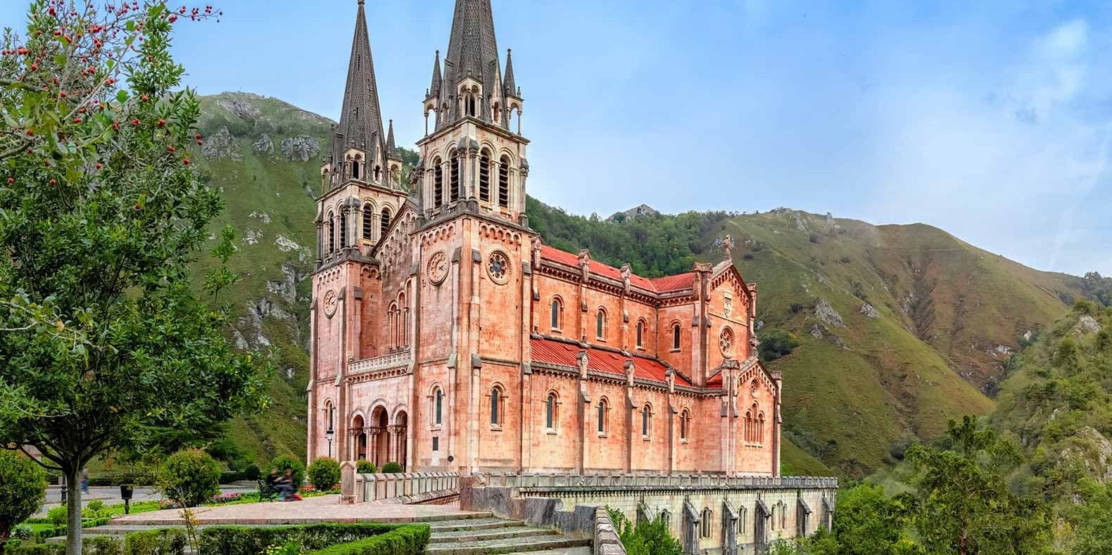 Día 3. POTES – SANTO TORIBIO – COVADONGA – CANGAS DE ONÍS