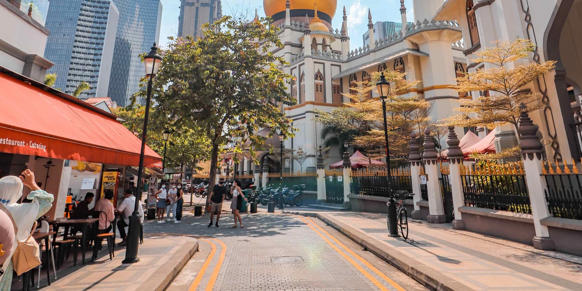 Jour 2 : Arrivée à Mascate - Visite de la ville de Mascate - Croisière en bateau (50 km)