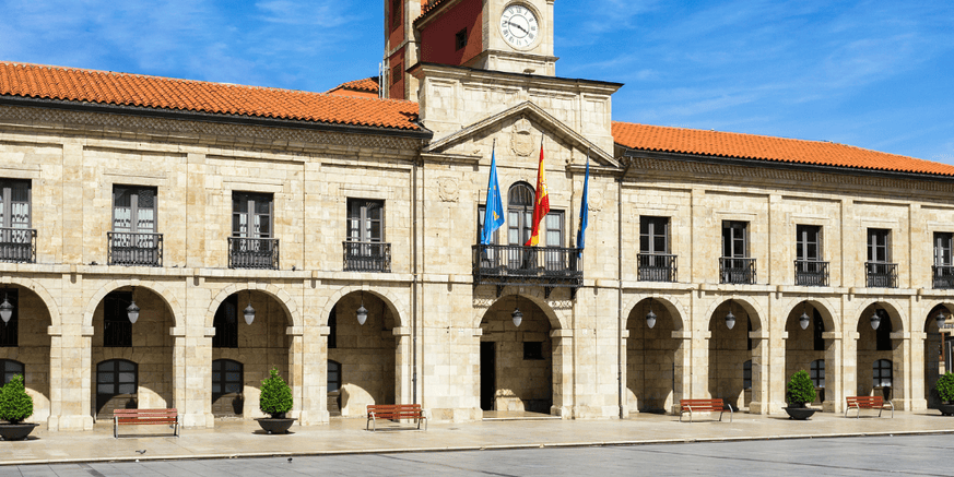 11 noviembre. AVILÉS – OVIEDO – BARCELONA – MENORCA 