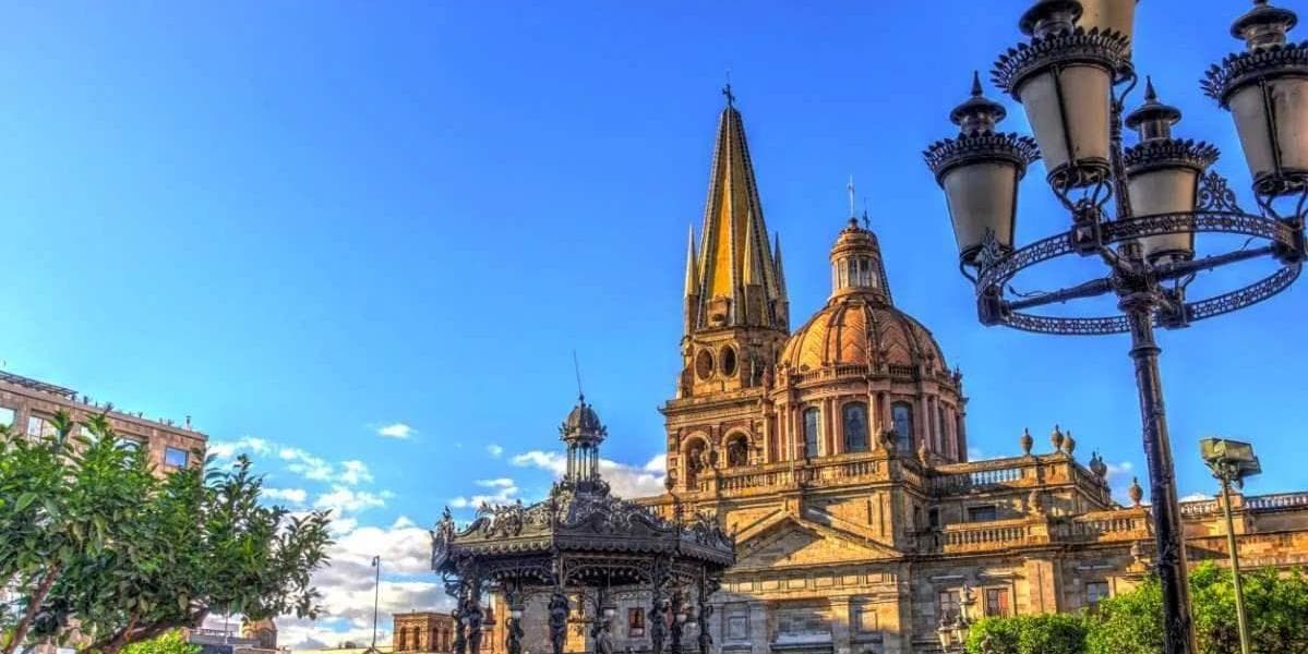 DÍA 1 • GUADALAJARA