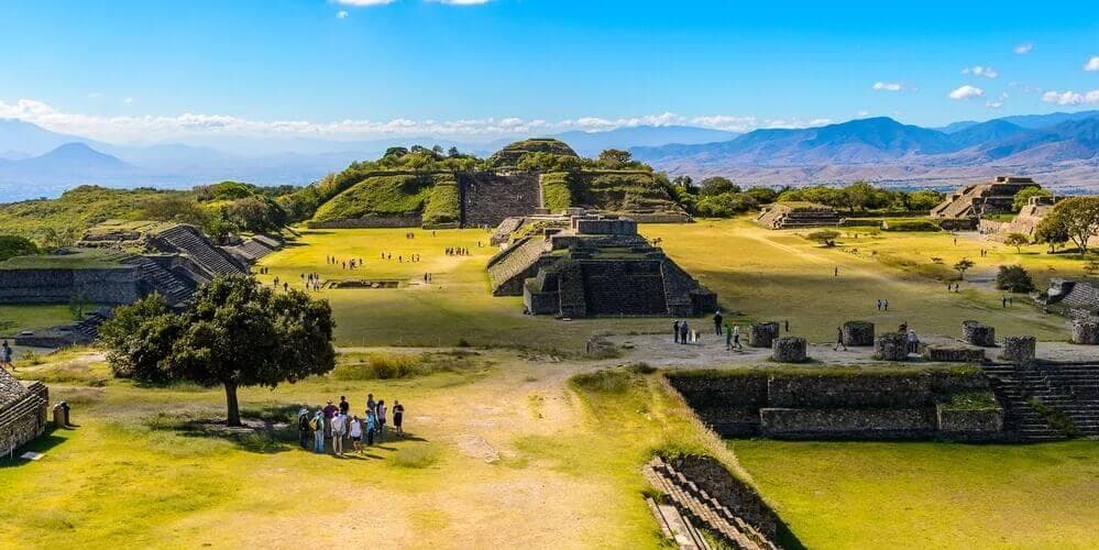 DÍA 2. OAXACA – MONTE ALBÁN – ARRAZOLA – CUILÁPAM DE GUERRERO – SAN BARTOLO COYOTEPEC - OAXACA 