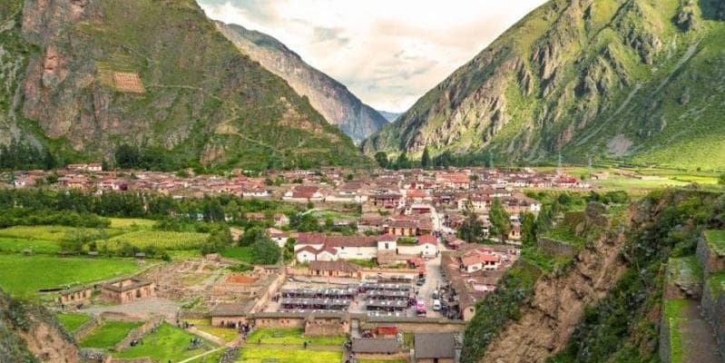 DAY 04 SACRED VALLEY: MORAY TERRACES, MARAS SALT MINES, AND LIVING INCA TOWN OF OLLANTAYTAMBO