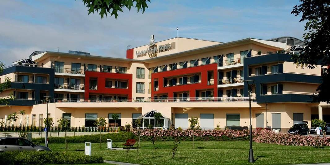 PRIMO GIORNO:  VOLO DA BOLZANO - ARRIVO A MARIBOR, SISTEMAZIONE IN ALBERGO  A PTUJ