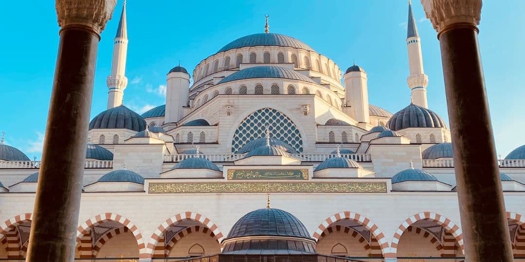 Día 9 | Kusadasi/Izmir – Bursa – Estambul, entre bazares y azulejos verdes