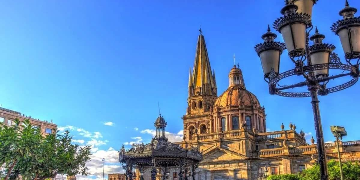 DÍA 4 • MORELIA – PÁTZCUARO - RANCHO LOS 3 POTRILLOS - GUADALAJARA 