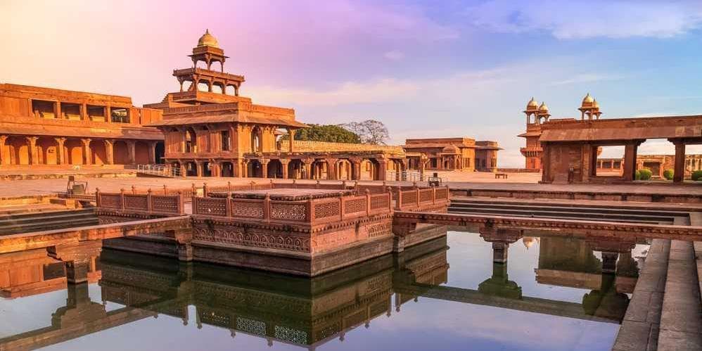 Day 02: Sightseeing of Agra, Drive to Jaipur (Appx. 240 Km/ 05 Hrs.)