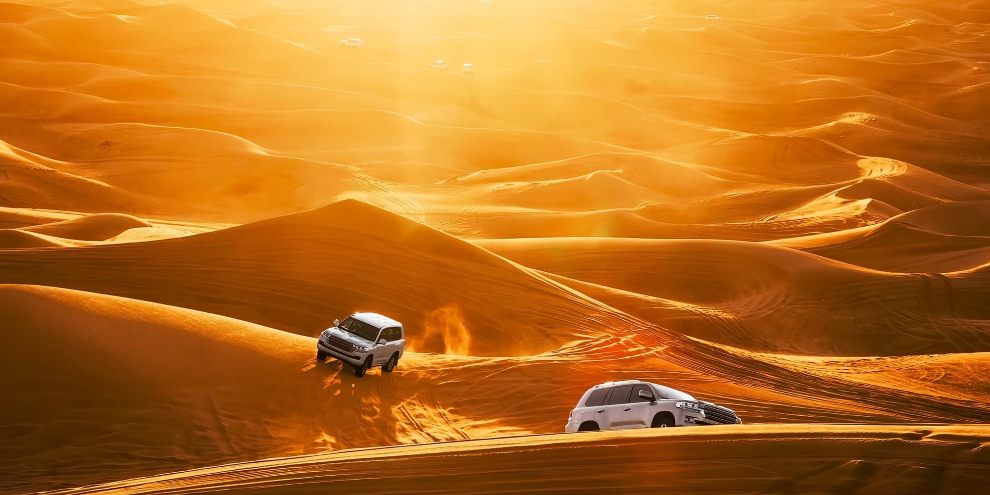 Dia 13 | Dubái, cuando el sol se oculta tras las dunas, el desierto revela su alma beduina