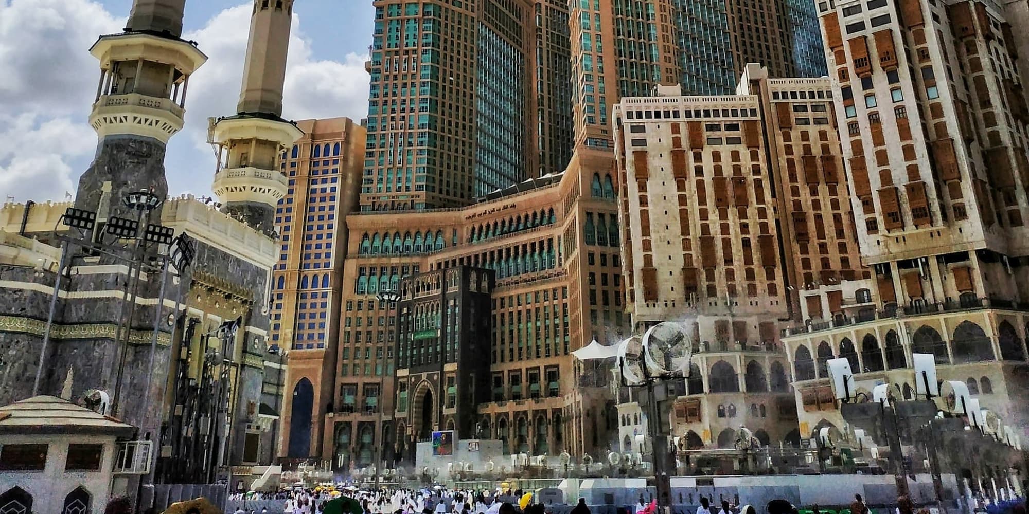 A Spiritual Journey with Luxury and ComfortRound‑trip flight tickets from Dubai to Jeddah