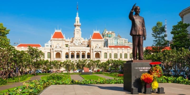 HUÈ / HO CHI MINH CITY