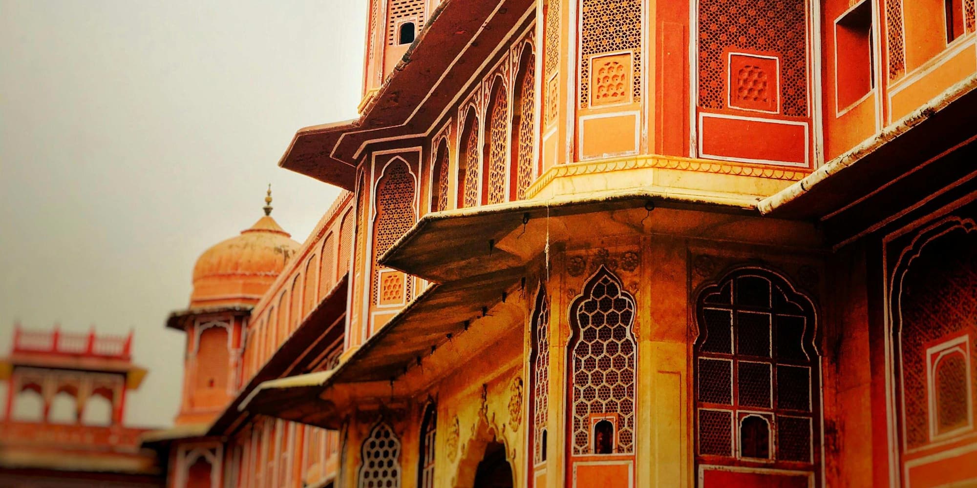 DIA 2: EXPLORACIÓ DE JAIPUR I EXPERIÈNCIA REAL EN UN PALAU