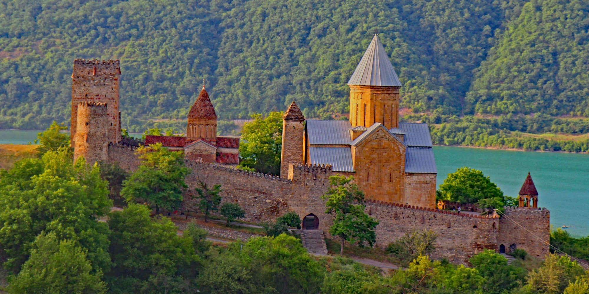 DÍA 3: EL LAGO SEVAN, LA PURIFICACIÓN Y LOS CÍRCULOS DE ENERGÍA